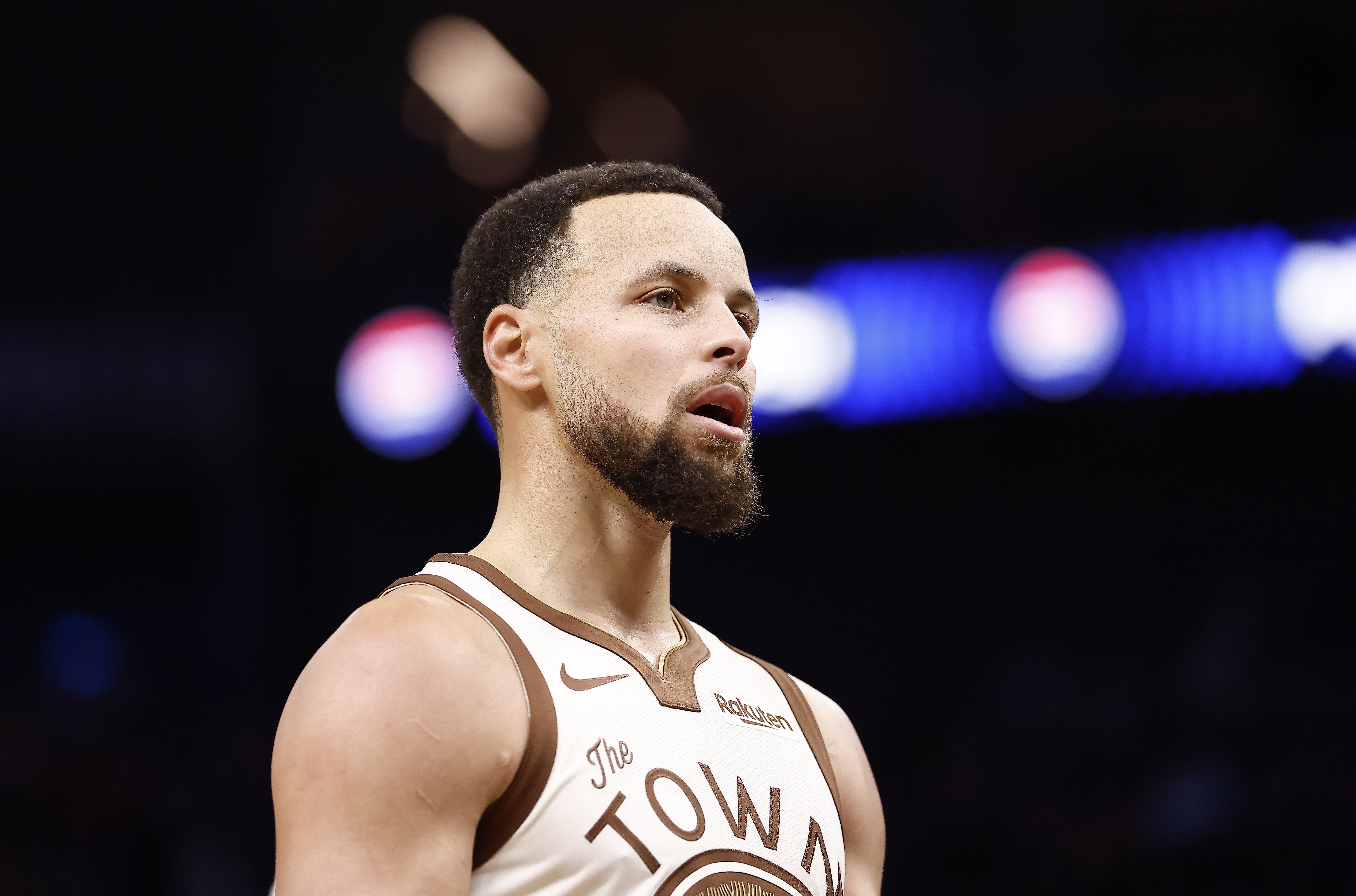 开云网站-库里会换队？科尔：想想他对勇士意味着什么吧 无法想象他会离开