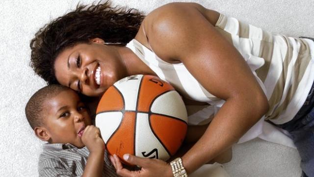 开云登录网址入口-艾维三代人情牵底特律：联手坎宁安成活塞希望