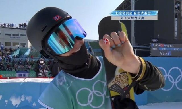 1644391624028089323.jpg 开云下载-【花花冬奥】大跳台冠军如此相似!自信可爱秀美甲