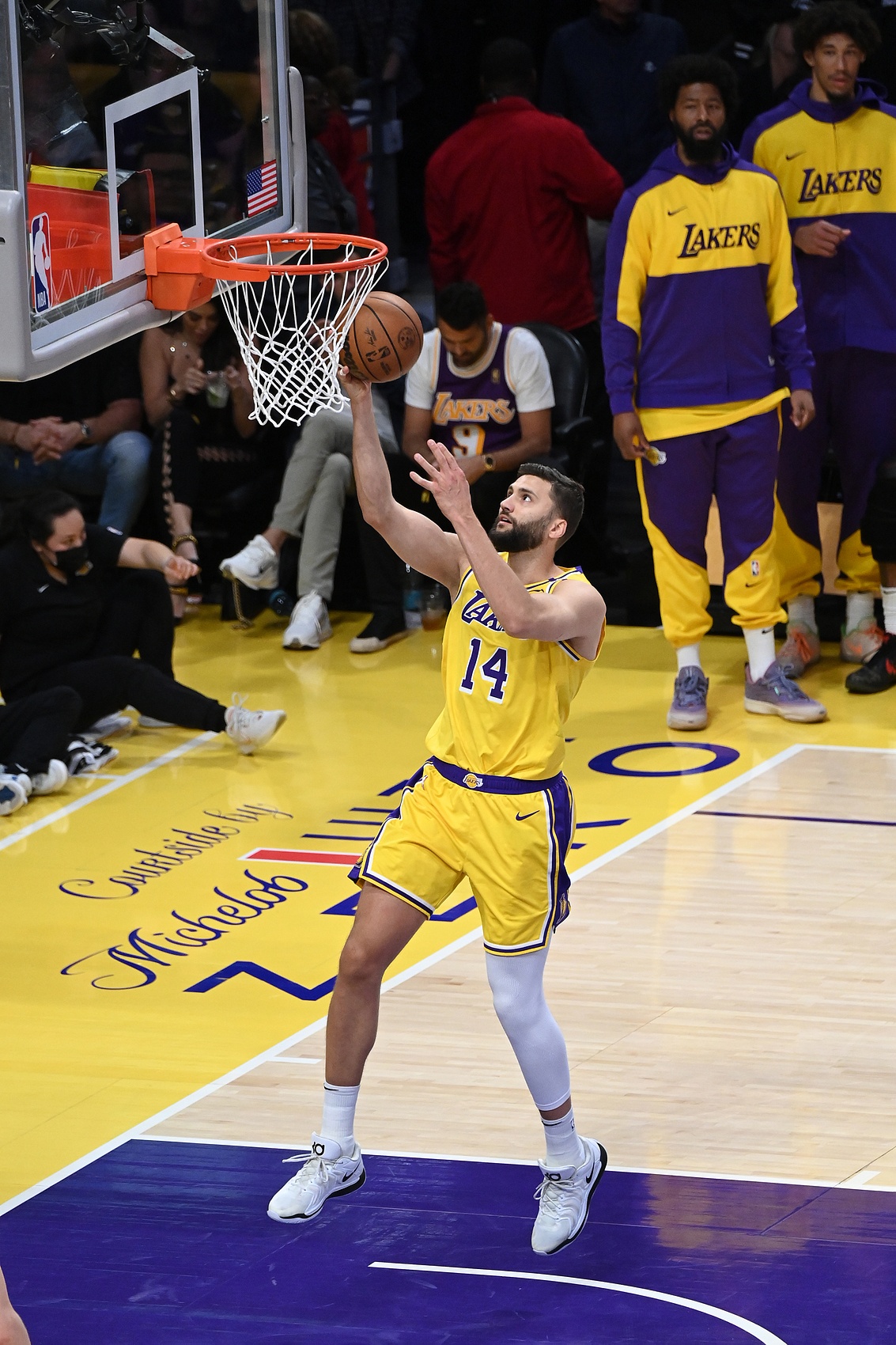 MVP响彻主场！里夫斯35分一己之力退强敌 场均26+5+5续约值多少？