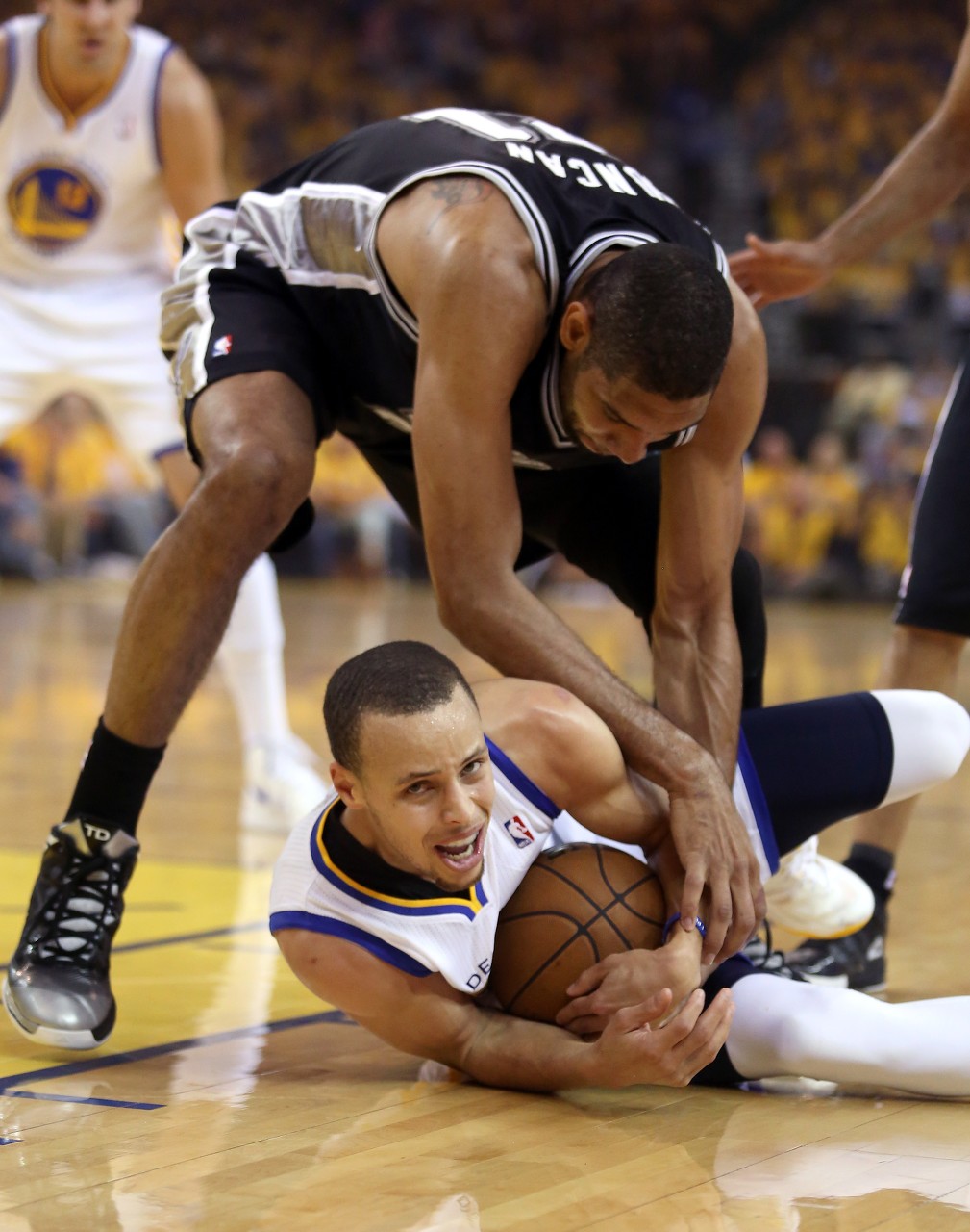 开云网站-👏库里正式超越皮尔斯 独占NBA历史得分榜第19位!还差邓肯72分