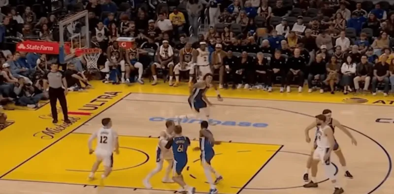 开云下载-肯纳德无球跑动分析：为队友创造空间，拿球后会依据场上防守判断进攻方式