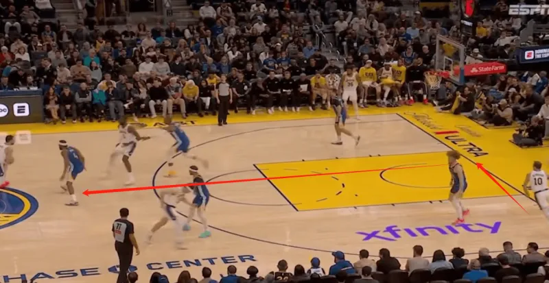 开云下载-肯纳德无球跑动分析：为队友创造空间，拿球后会依据场上防守判断进攻方式