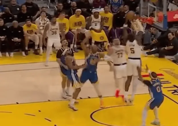 开云下载-肯纳德无球跑动分析：为队友创造空间，拿球后会依据场上防守判断进攻方式