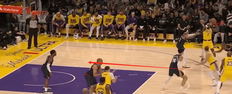 开云下载-肯纳德无球跑动分析：为队友创造空间，拿球后会依据场上防守判断进攻方式