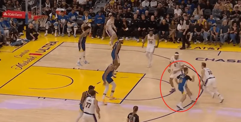 开云下载-肯纳德无球跑动分析：为队友创造空间，拿球后会依据场上防守判断进攻方式