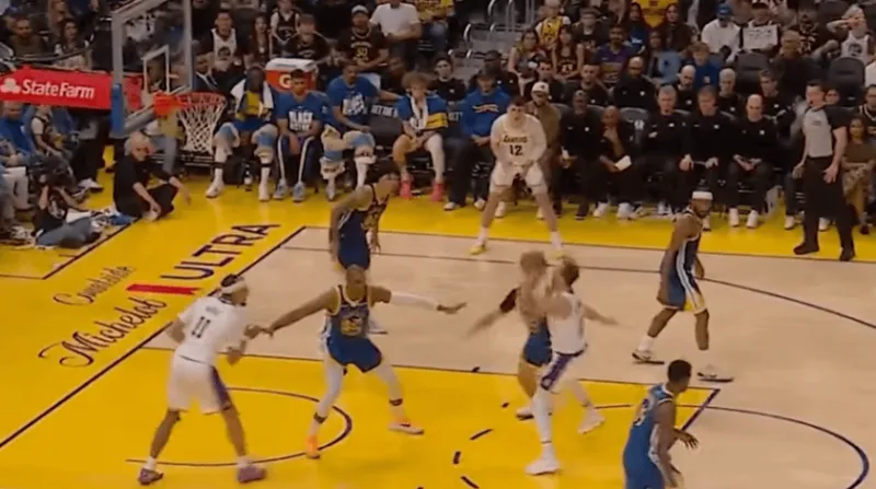 开云下载-肯纳德无球跑动分析：为队友创造空间，拿球后会依据场上防守判断进攻方式