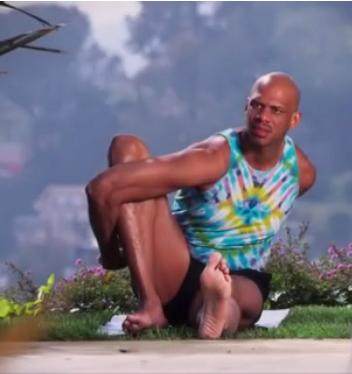 开云登录网址入口-起底瑜伽风潮：NBA大腕的“长寿”秘诀