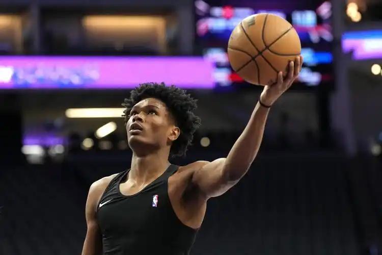 开云网站-首个3-0诞生！湖人拒绝15分逆转詹姆斯3分绝平！詹姆斯父子创纪录