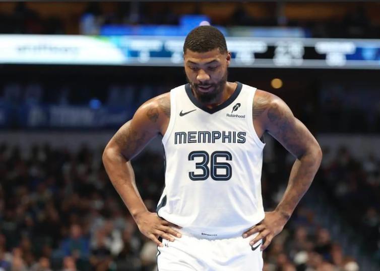 开云网站-首个3-0诞生！湖人拒绝15分逆转詹姆斯3分绝平！詹姆斯父子创纪录