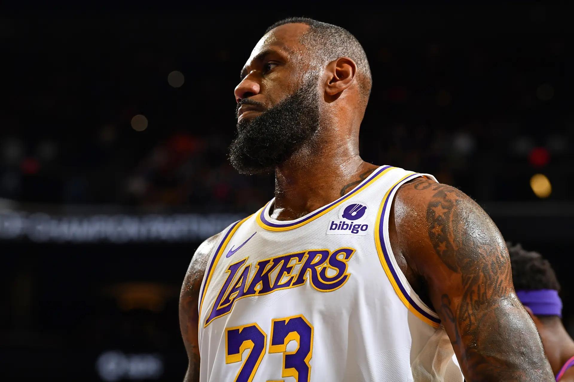 开云网站-首个3-0诞生！湖人拒绝15分逆转詹姆斯3分绝平！詹姆斯父子创纪录